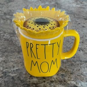 🌻Pretty Mom🌻 Rae Dunn Mug